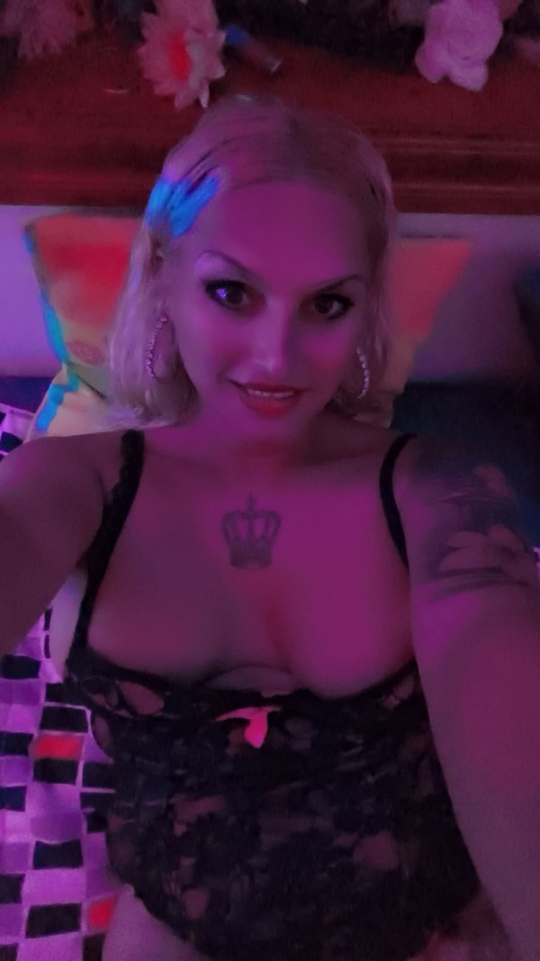 GALLEGA BDSM ABDL sexo natural casa rural bosque privado zona discreta