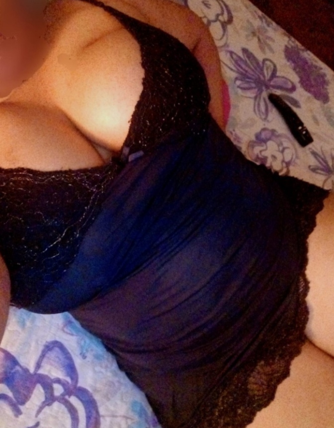 SEXI RELLENITA TETONA,CULONA XXL,COMPLACIENTE,VIGO