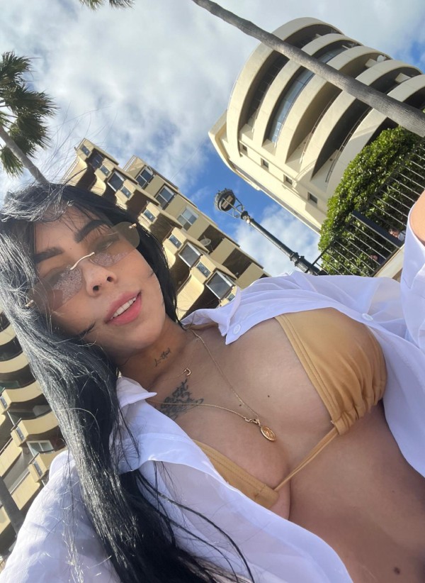 Alba, colombiana delgadita en BENIDORM