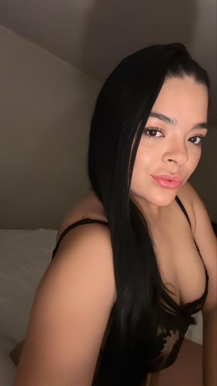 . CANDENTE LATINA SEXY Y DIVERTIDA … VIA JULIA