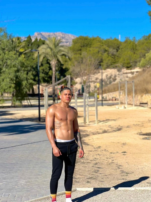 Deportista bisexual recién llegado dotado 24cm