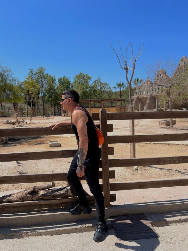 Deportista bisexual recién llegado dotado 24cm