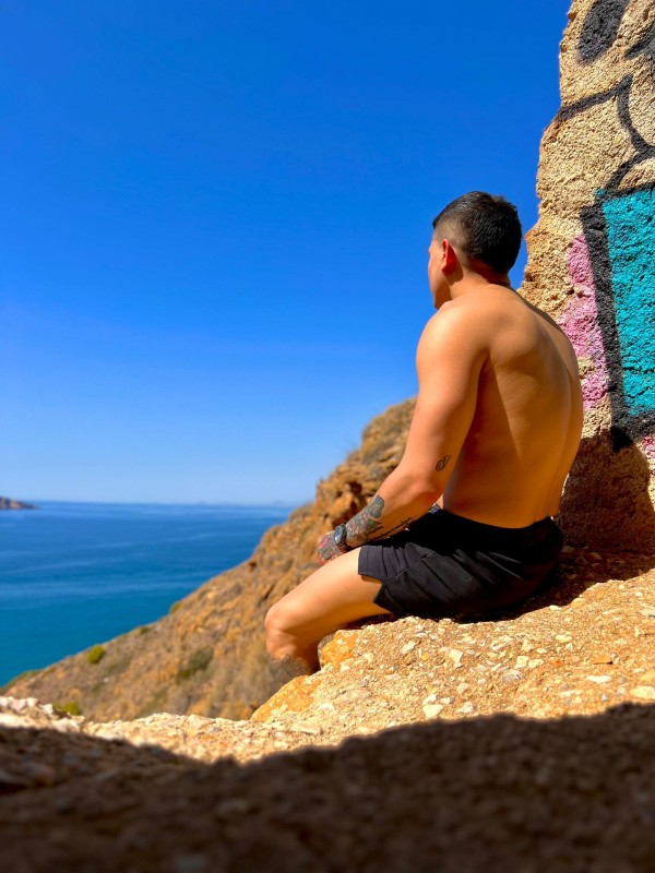 Latino tatuado fibrado hetero bisexual