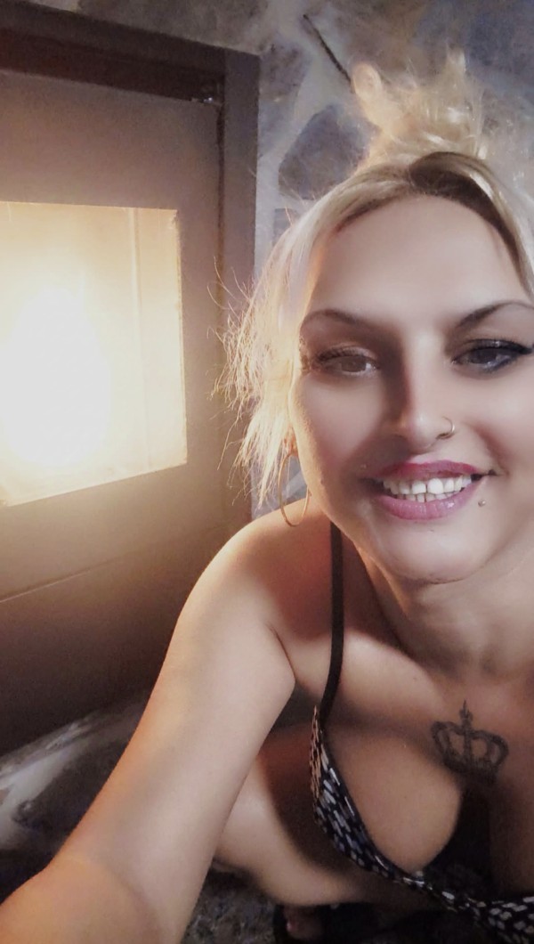 GALLEGA BDSM ABDL sexo natural casa rural bosque privado zona discreta