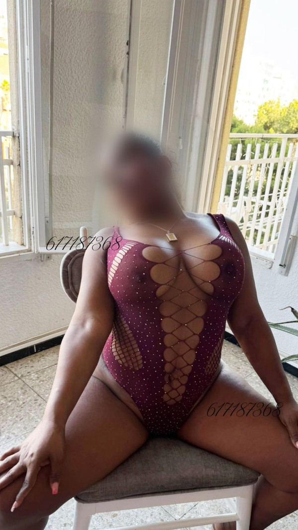 MORENA PIEL CANELA CON RICAS CURVAS MUY SENSUALES