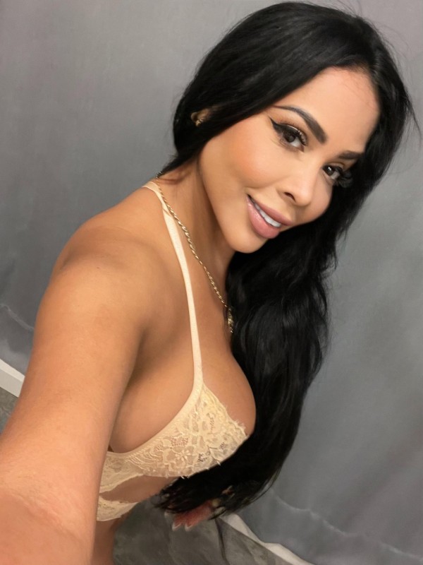 MORENA LATINA FIESTERA EN CORUÑA 624584150