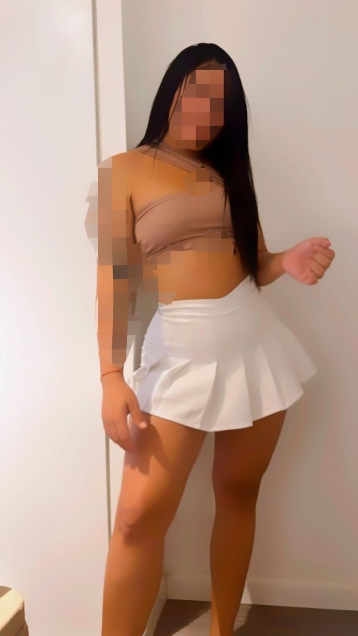 La colombiana jovencita coñito estrechito
