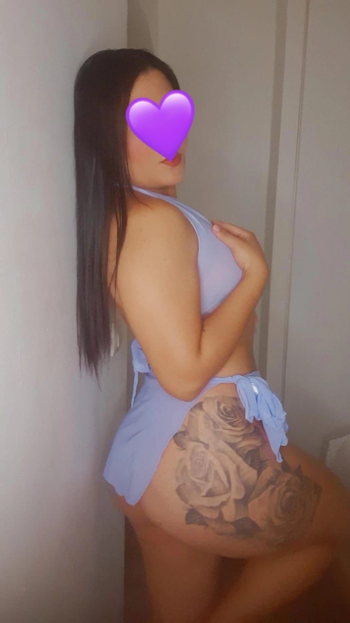 La colombiana jovencita coñito estrechito
