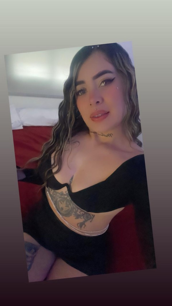 Delgadita con ganas de fiesta súper cañera