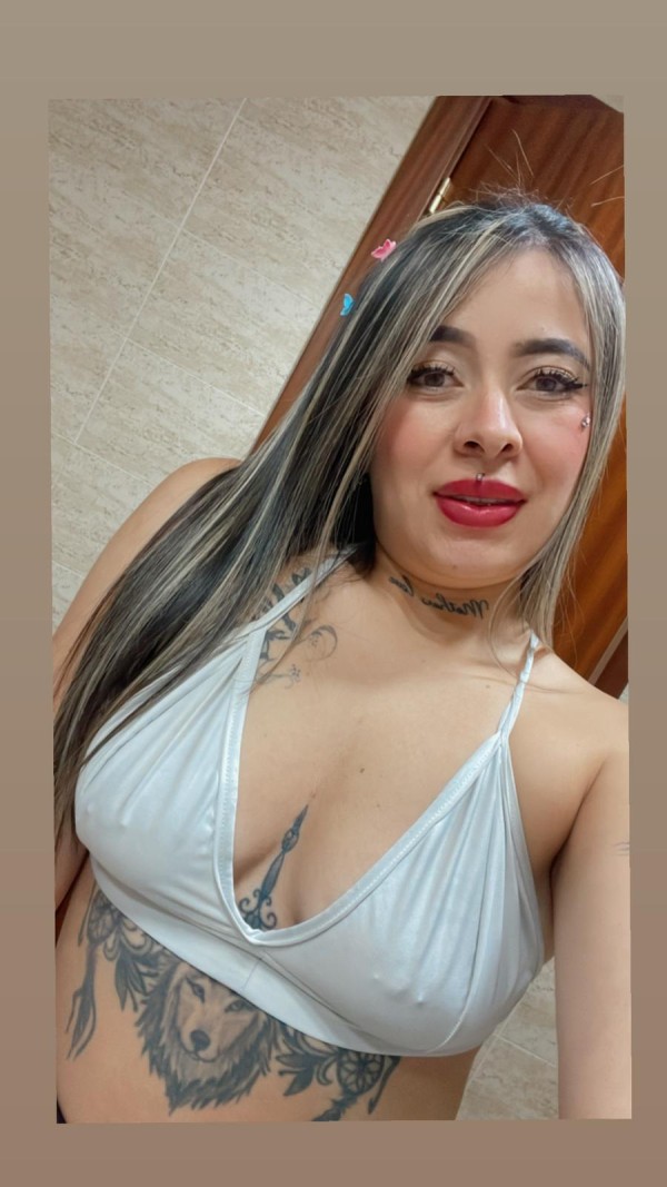 Delgadita con ganas de fiesta súper cañera