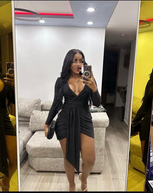 FRANCES NATURAL MULATA en ELCHE GUARRA Y COMPLACIENTE FIESTERA