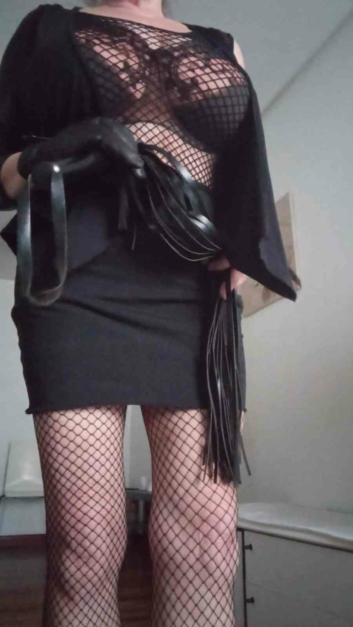 Domina para sesiones de Sado,madurita