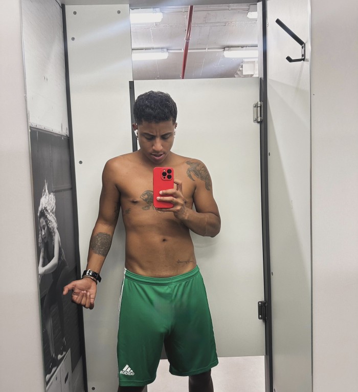 Mateo VENEZOLANO GUAPO Y HOT DE VUELTA EN PAMPLONA