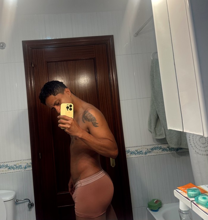 Mateo VENEZOLANO GUAPO Y HOT DE VUELTA EN PAMPLONA