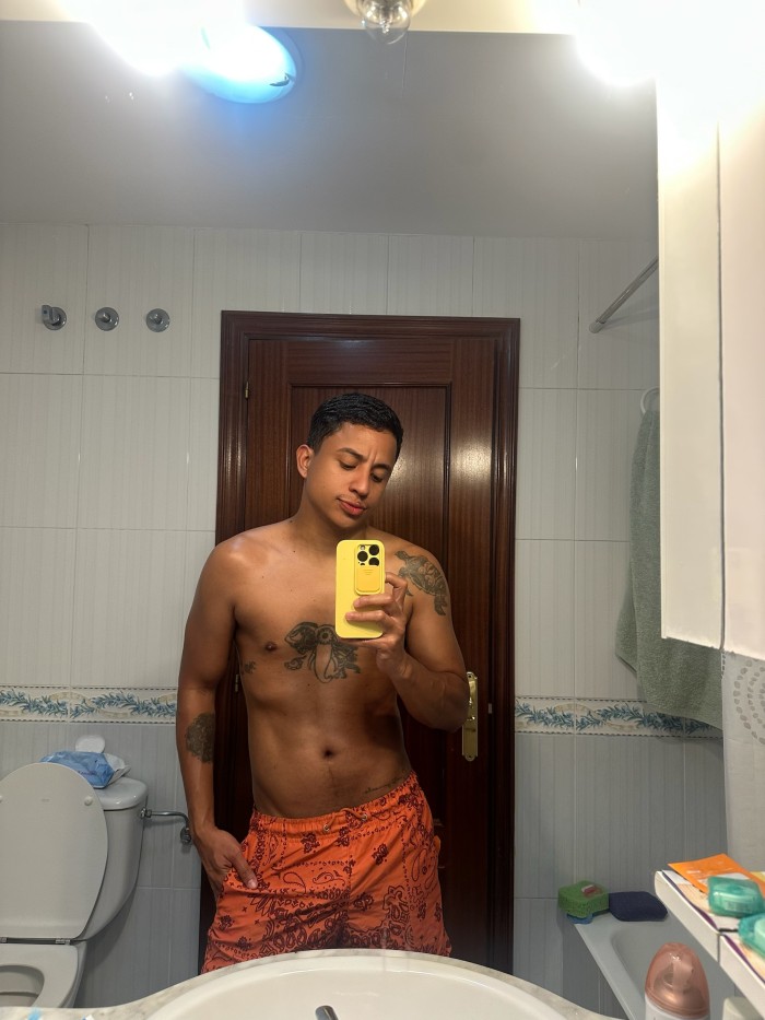 Mateo VENEZOLANO GUAPO Y HOT DE VUELTA EN PAMPLONA