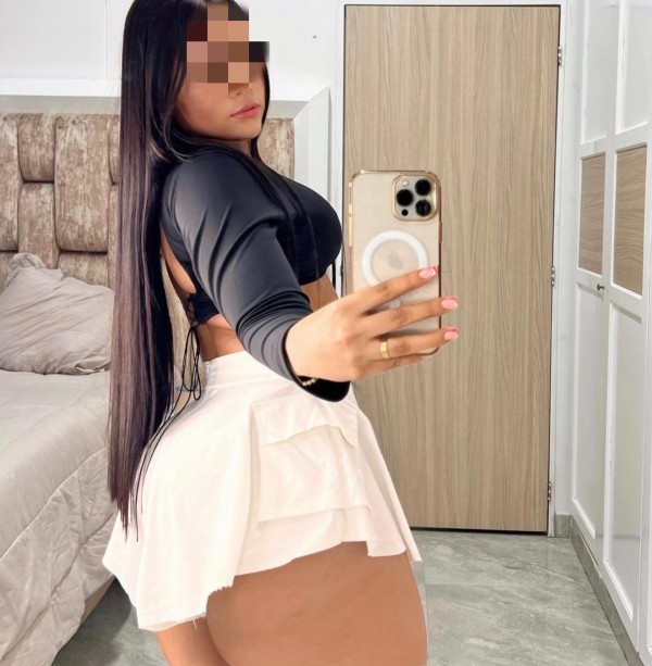 Nicolle “Mamada de vicio” cañera Reina de la fiesta y mamada