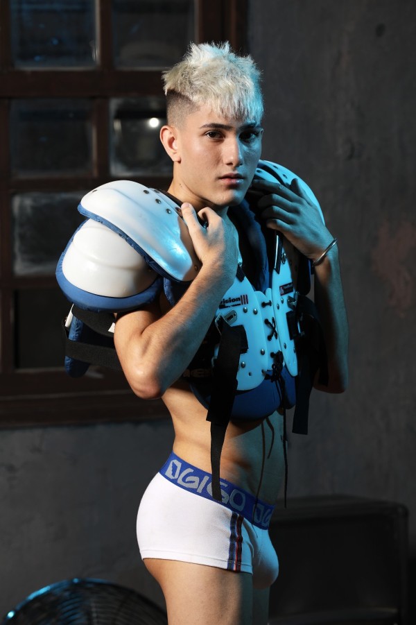 KENNAY SCORT VERS FIESTERO