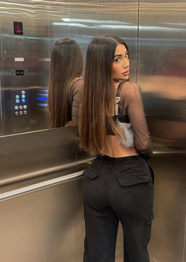 Sandra una hermosa joven fiestera y guarra divertida