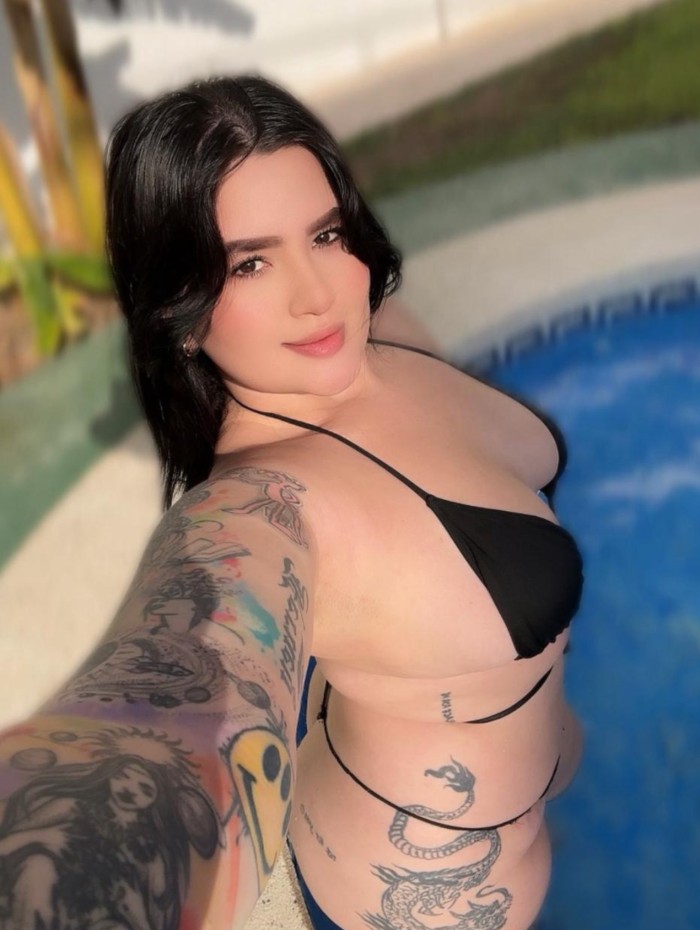 Modelo curvy tatuada muy guapa en Benidorm