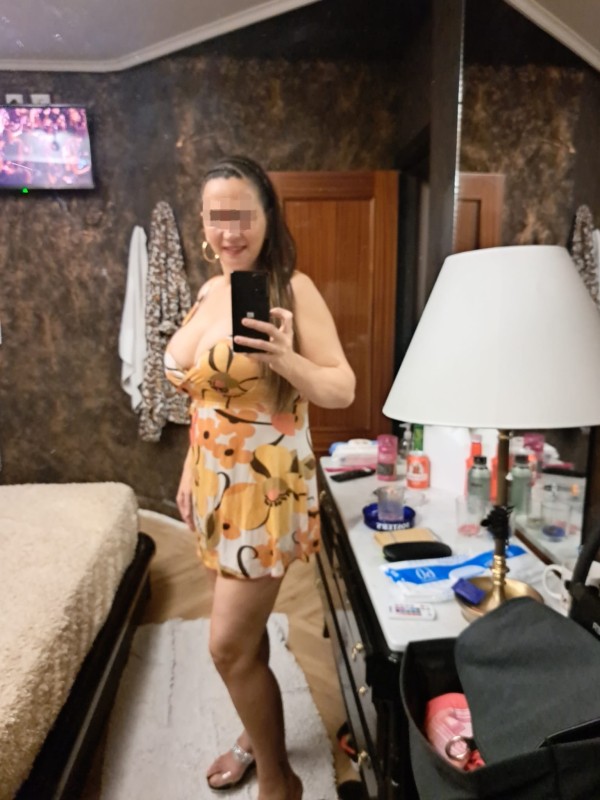 Soy una mujer elegante madurita simpática