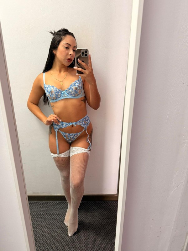 COLOMBIANA PIEL CANELA DE REGRESO EN TU CIUDAD
