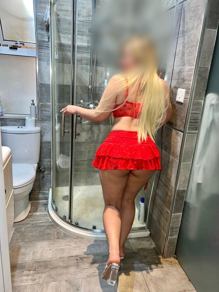 VENEZOLANA CALIENTE BESOS EN SALIVADOS SALIDAS 24H