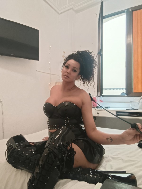 NOVEDAD   AMA   CON 25 REAL  RECIÉN LLEGADA