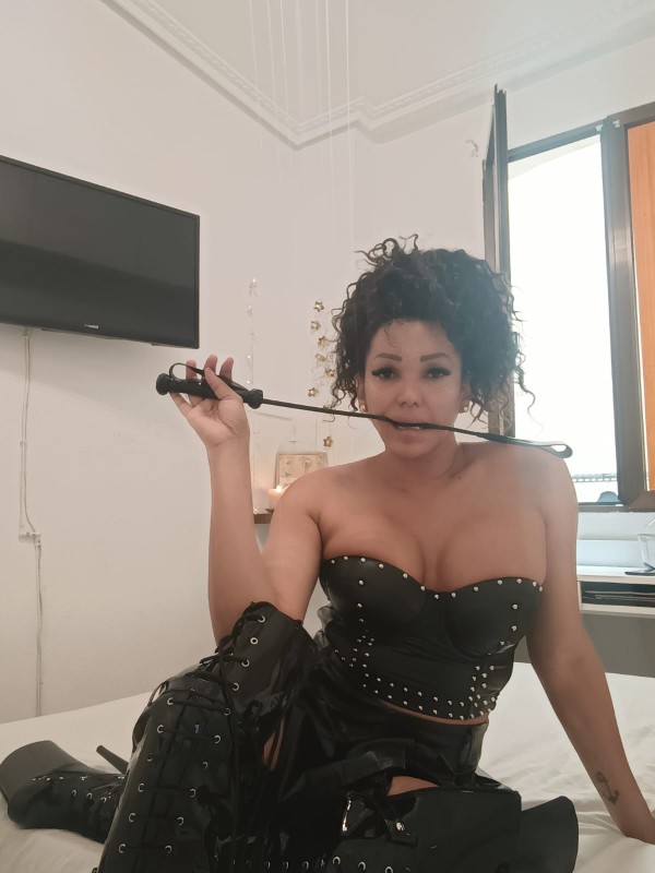 NOVEDAD   AMA   CON 25 REAL  RECIÉN LLEGADA