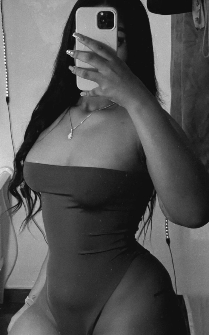 Extrovertida y sensual latina