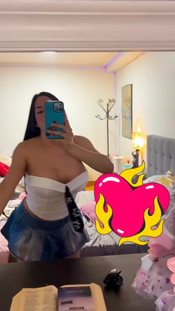 Hermosa trans colombiana