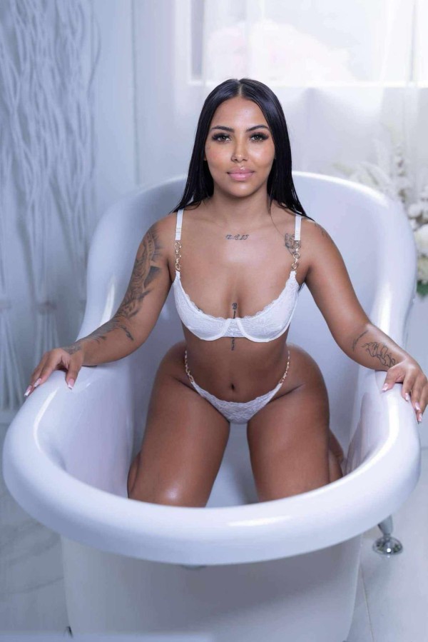 Mía Deluxe en Magaluf 24h