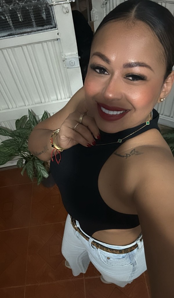 Colombiana rubia muy bonita y sexy en Nervión