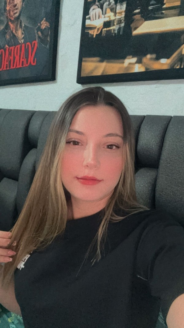 parque de la reyna , Emily  22 Años, Colombiana