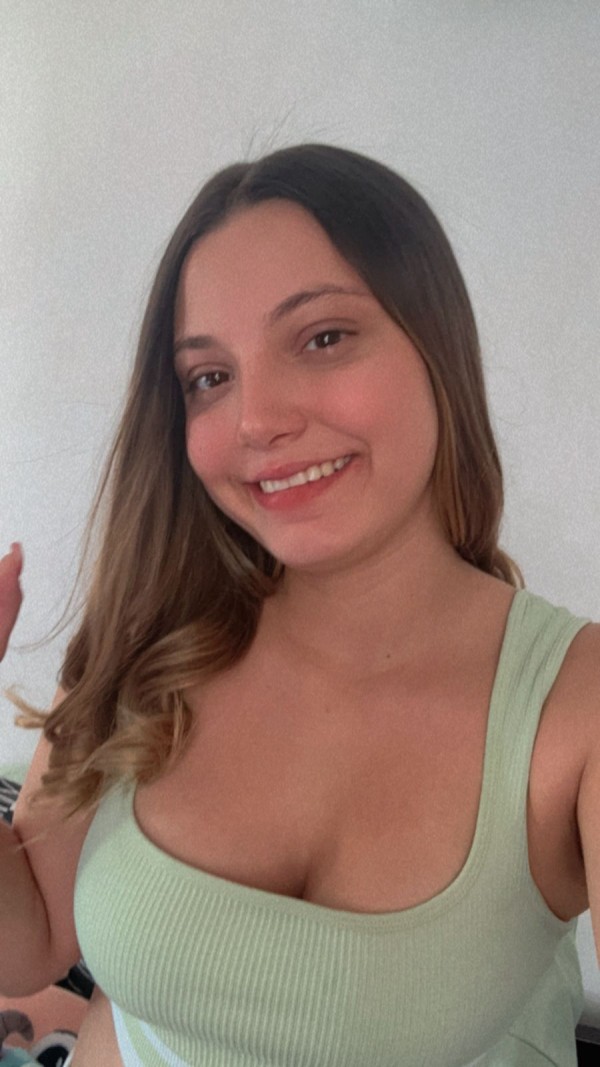 parque de la reyna , Emily  22 Años, Colombiana