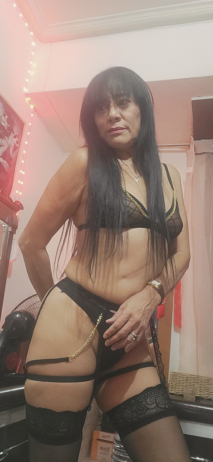 Latina muy maja y cachonda