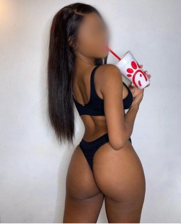 Jovencita encantadora, llena de erotismo y pasión.