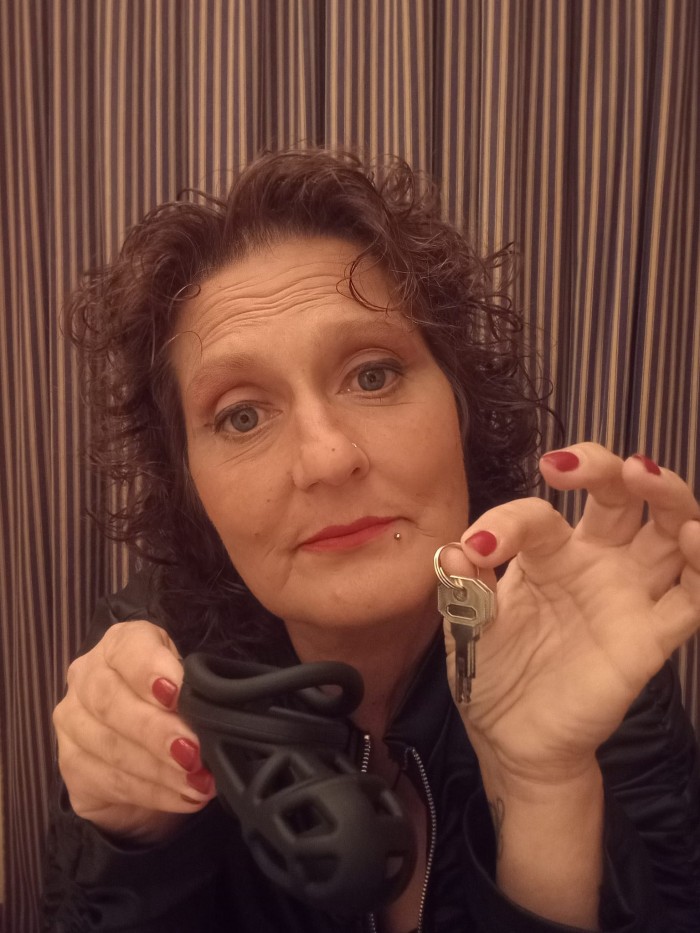 VIDEOS PERSONALIZADOS VIDEOLLAMADAS SCAT JOI LLUVIA DORADA