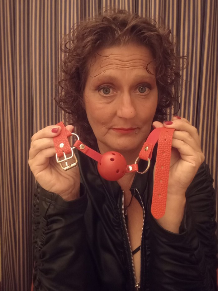 FETICHES BOTAS CUERO TACONES VIDEOLLAMADAS VIDEOS