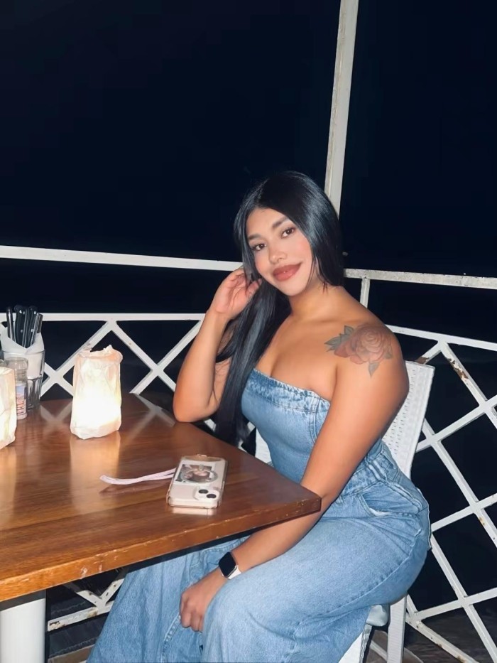 SOFIA CHICA VIP MUY CACHONDA