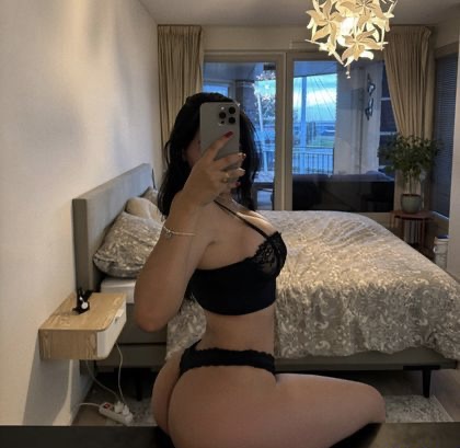 BELLA JOVENCITA MUY CARIÑOSA, ATREVIDA, DIVERTIDA Y FIESTERA