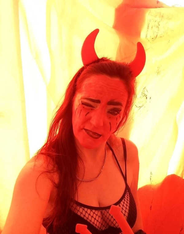 ESTOY QUE ARDO, NO AGUANTO MAS… FOLLAME…VICIO, MORBO, FIESTERA