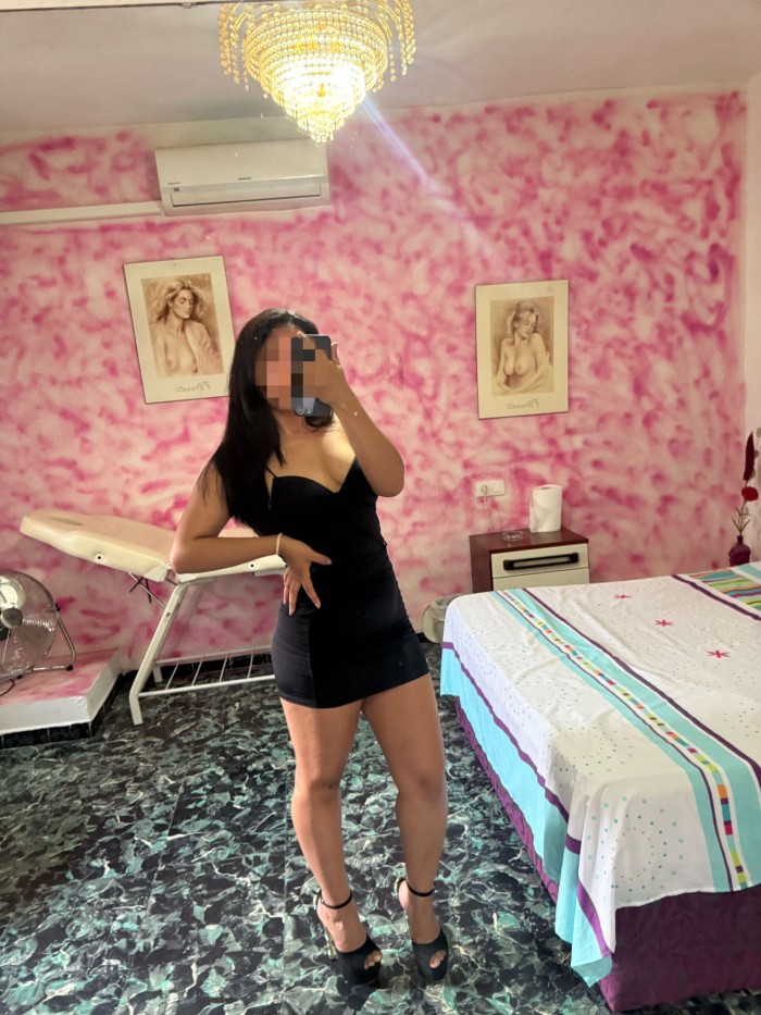 NENITA DELGADITA MUY IMPLICADA
