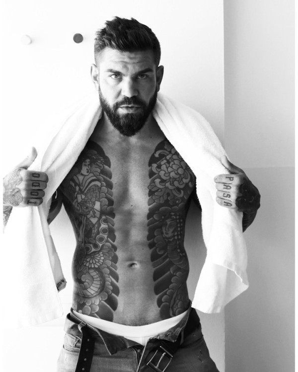 FAMOSO ACTOR PORNO DISPONIBLE