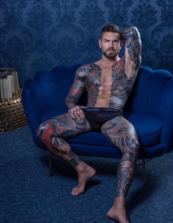 ACTOR XXX DISPONIBLE PARA MUJERES Y PAREJAS