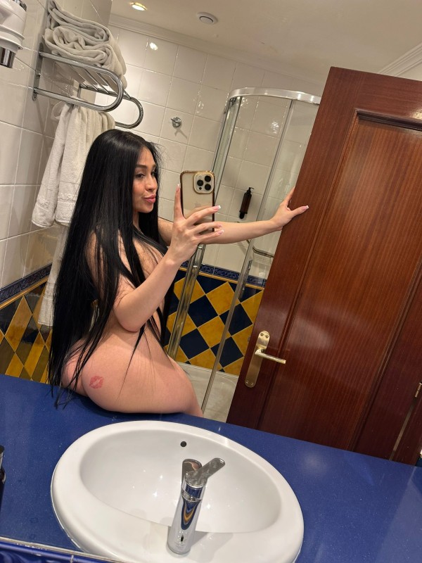 Hola soy emma una hermosa mujer trans