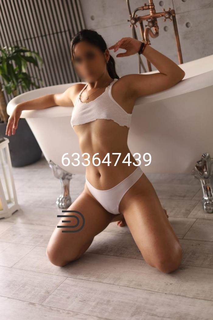 Latina hermosa, masajista erótica