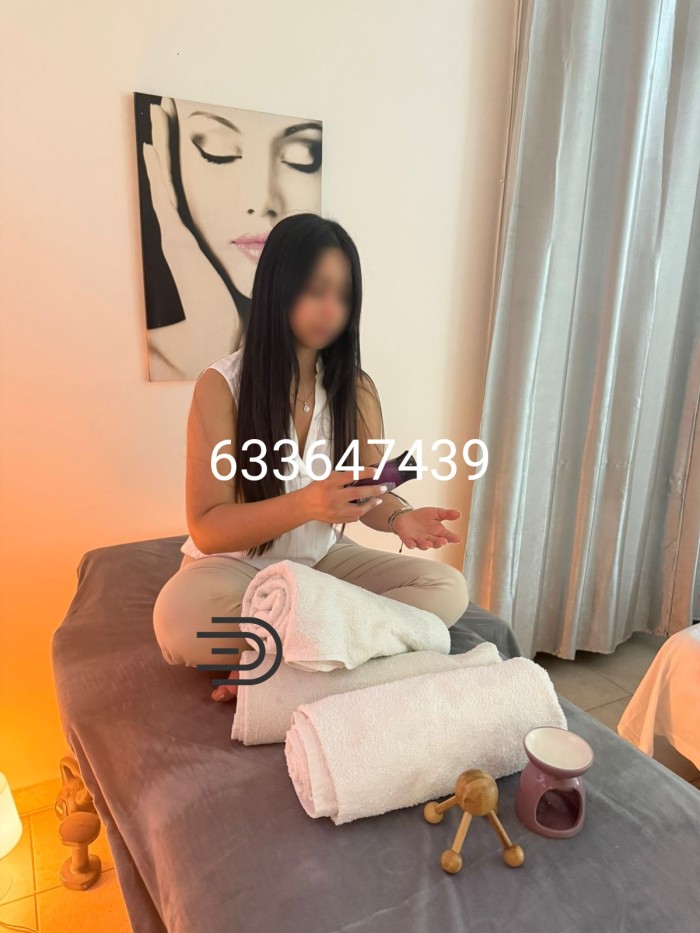 Latina hermosa, masajista erótica