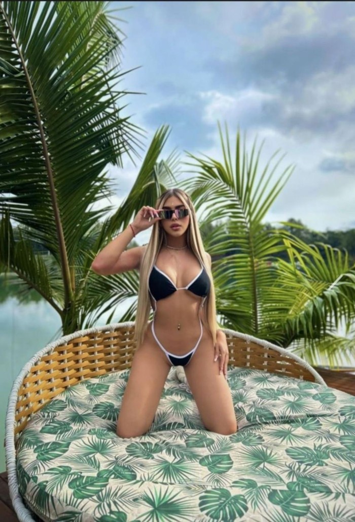 Trans de alto standing rubia muy sexy