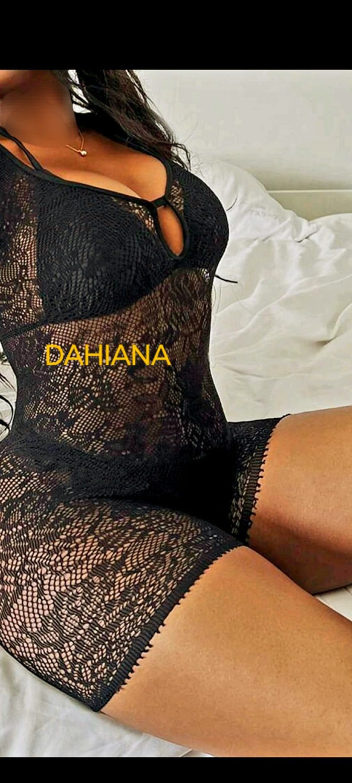 Morena con un cuerpo perfecto pechos grandes