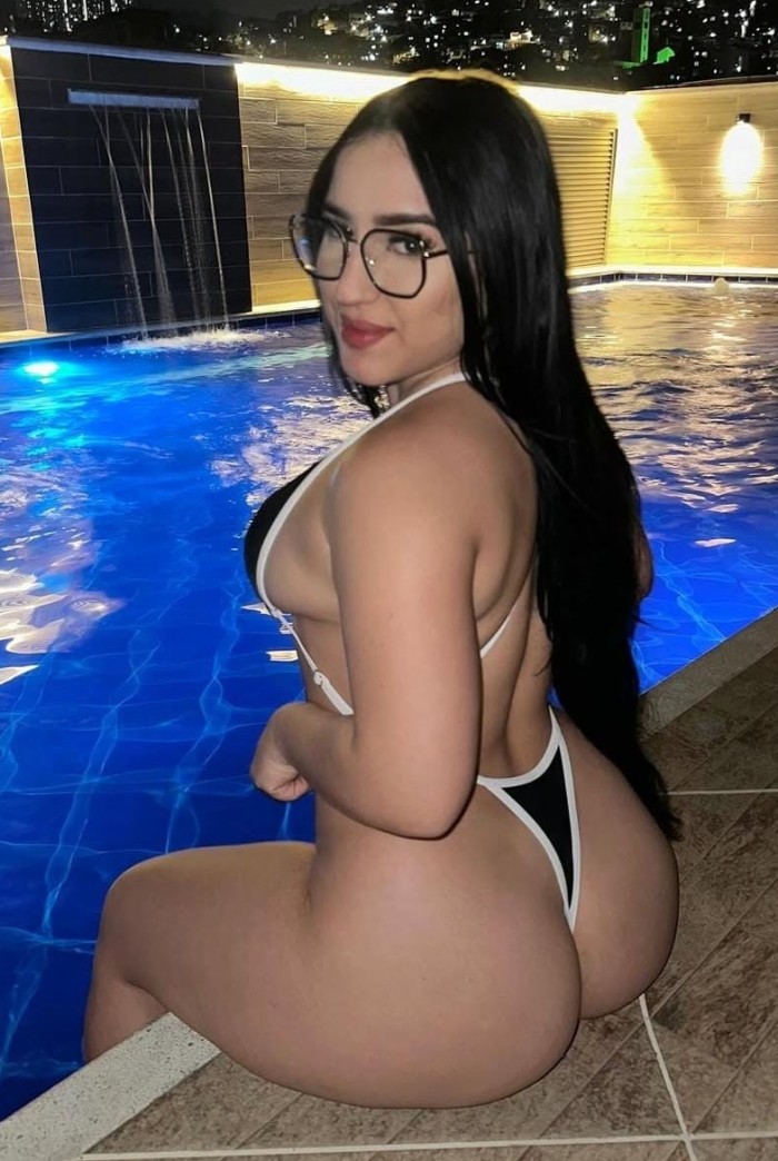 jovencita DE LUJO súper caliente con ganas de SEXO